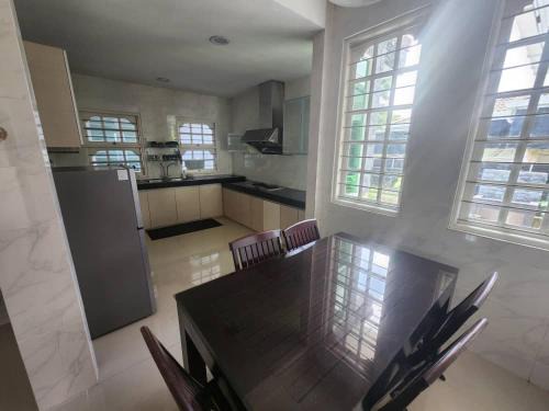 Kuching House | Serene Stay- Single Storey SemiD for group