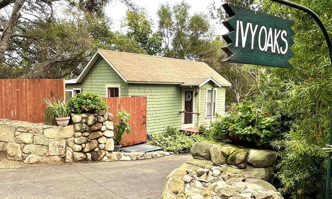 Toro Canyon Apartment | Serene stay with gym, orchard, horses, bunnies, chickens and a pond in CARP!