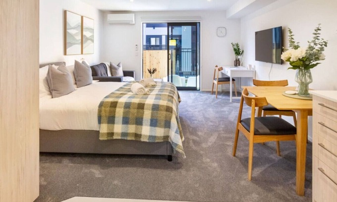 Sydenham House | Serene Studio Retreat in Bath Street