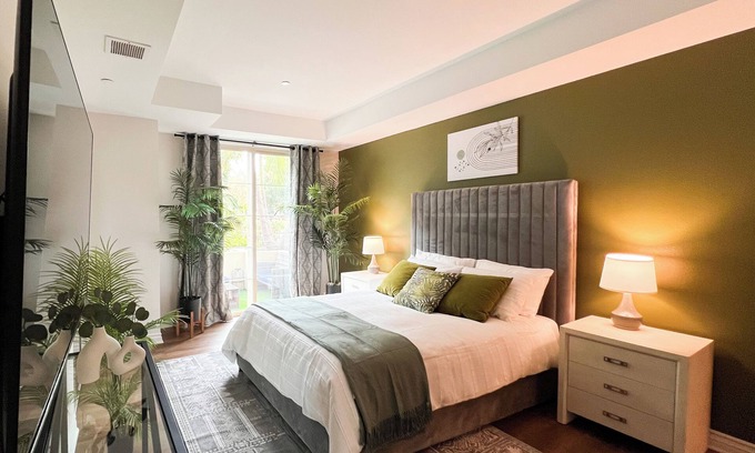 Encino House | Serene Unit in the Heart of Encino w/W/D & Fitness Center