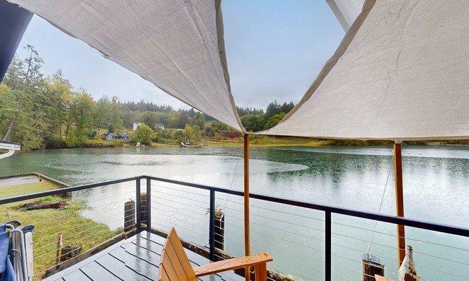 Fox Island Cottage | Serene waterfront home with gorgeous deck & views of the cove/mountains