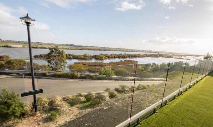 Seymour House | ‘Serenity’ and sweeping Murray River views