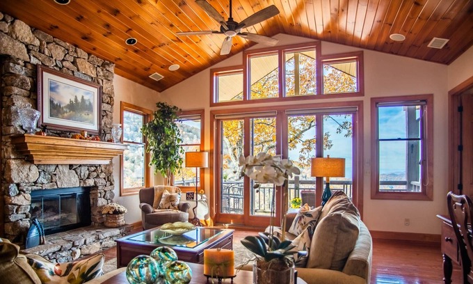 Burnsville Villa | Serenity at Sunset Point- Club Access