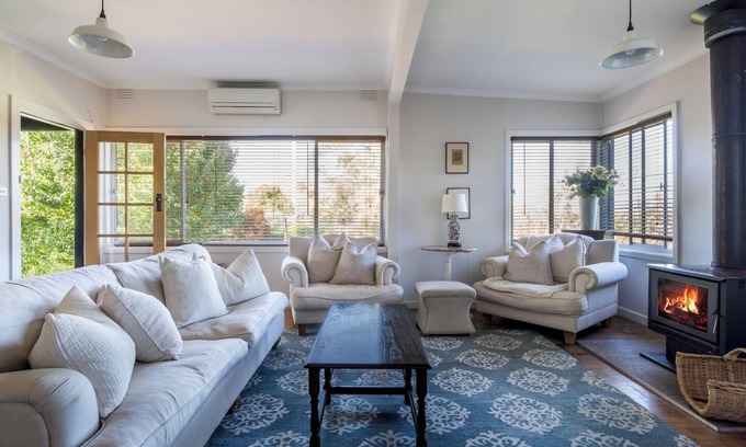Red Hill South House | Serenity in Red Hill Winery Bliss and Coastal Beauty