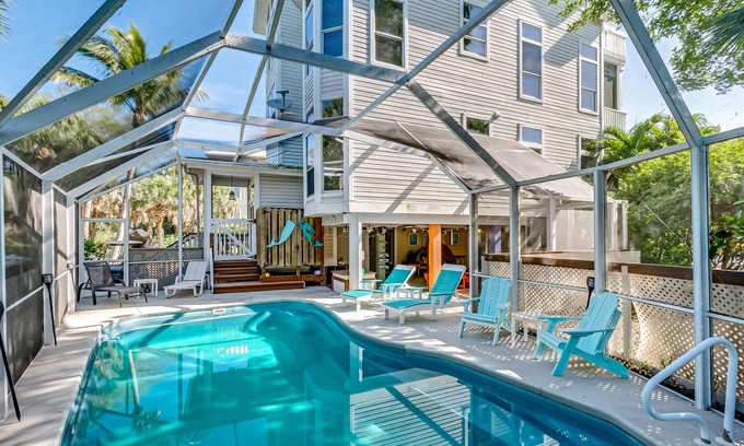 Jose's Hideaway House | SERENITY NOW~1 Min. To BEACH!-SCREENED-IN HEATED POOL-2 Carts-4&6, Island Club