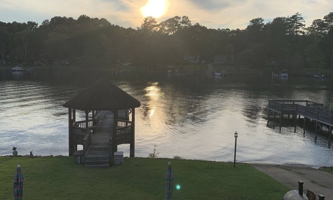 Prosperity House | SERENITY PLACE - 3 BR 2 BA home, sleeps 8, on gorgeous Lake Murray
