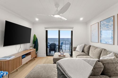 New Smyrna Beach Apartment | Serenity Shores Renovated Top Floor Condo w Stunning Ocean Views