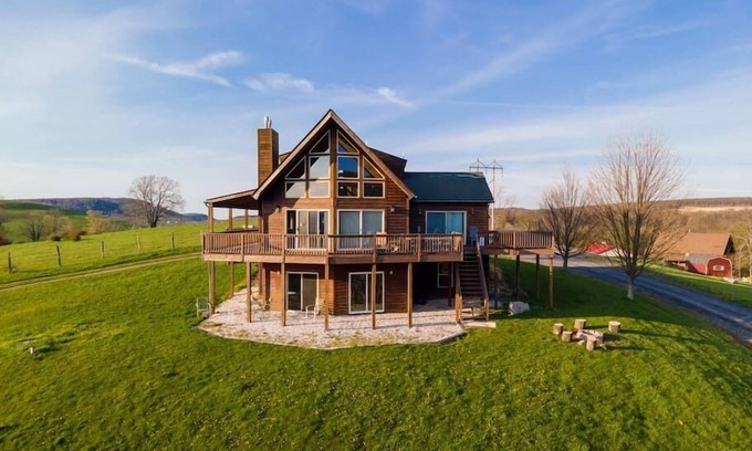 McHenry Ski Chalet | Serenity Sunsets! 2.8miles to WISP, hot-tub, pets