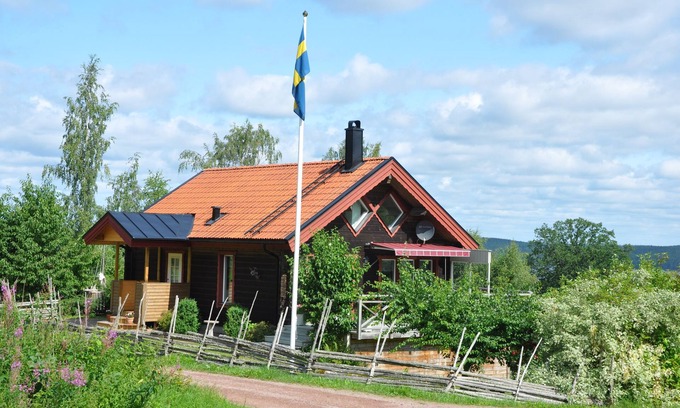 Ydre Municipality House | Sest on the land at Lake Sommen and Asby backe alpine in winter