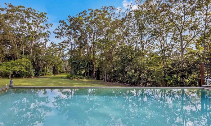 Diddillibah House | Set amongst serene bushland with easy access to the Maroochy river.