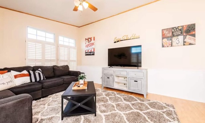 Houston County House | Set up for Crews- 10 beds, 5 bedrooms, 3 full bath