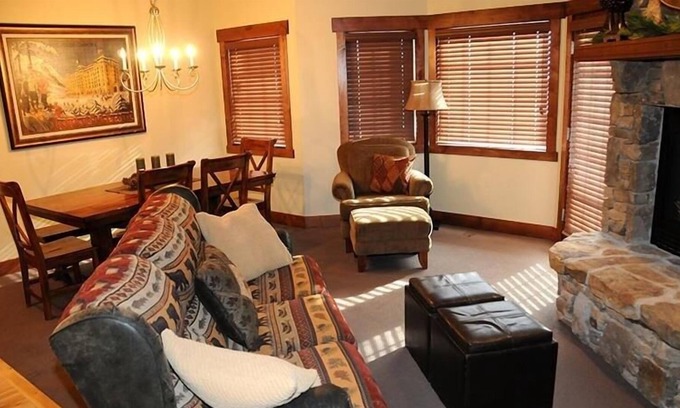 Champion House | Seven Springs 3 Bedrooms Premium Townhome, Ski In/ski Out 3 Townhouse by Redawning