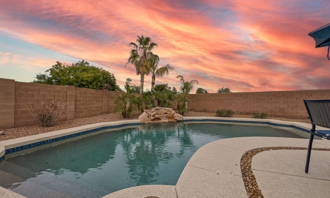 Seville House | Seville 4 beds + Office and Heated Pool, Fire Pit! 30 Night Min.