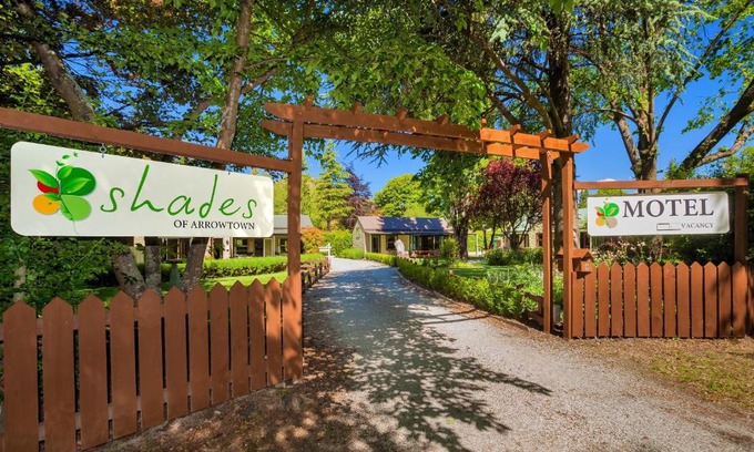 Arrowtown Hotel | Shades of Arrowtown
