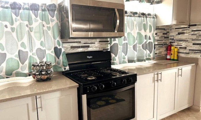 West Coast House | ShaDow Villa by the Airport 1BR