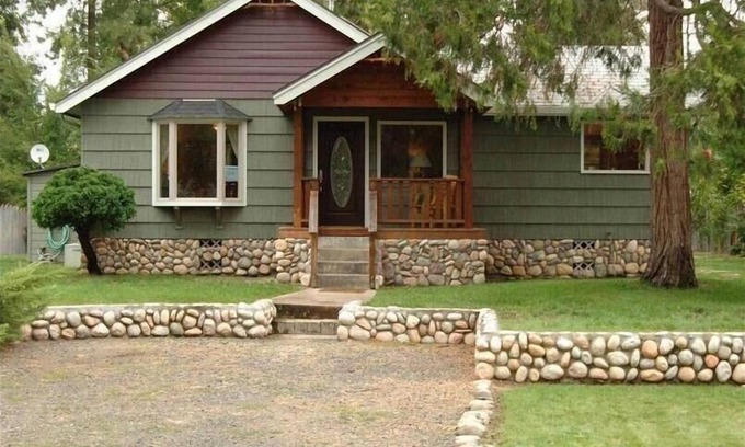 Shady Cove House | Shady Cove River House -Fly Fish, Raft, Hike or Just Relax