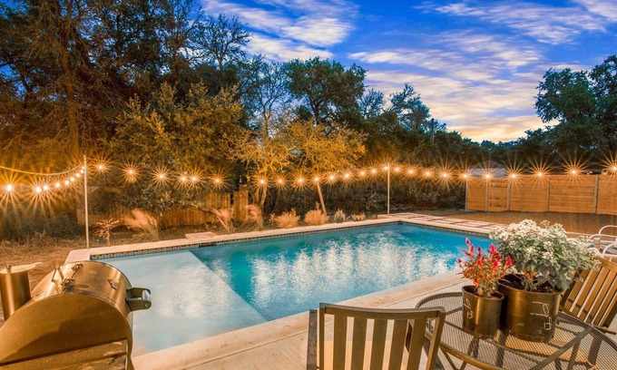Austin House | Shady Utopia l Heated Pool l Firepit