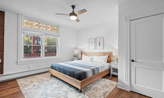 Shadyside Apartment | Shadyside, Pittsburgh, Modern and Accessible 2 Bedroom Unit2 with Free Parking