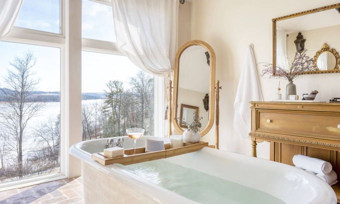 Catskill Villa | Shakespeare on the Hudson by AvantStay | Two Home Buyout on the Hudson River