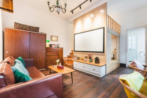 Xuhui Apartment | Shanghai Hills&Xing 38 Family Homestay Near Line1 and Mid Huaihai Rd