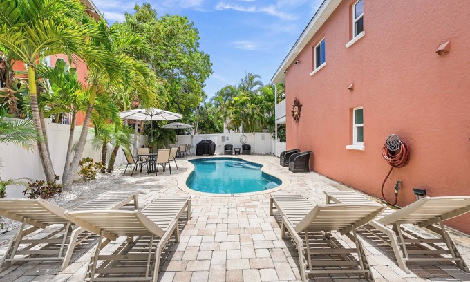 Siesta Key Village House | Shared Heated Pool, Steps to Siesta Key Village/Beach, Large Backyard