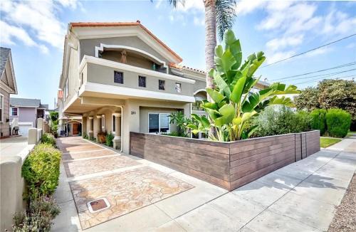 South Redondo House | Shared Luxury Beach house in Redondo Beach. Private 2 Bedrooms/Bath