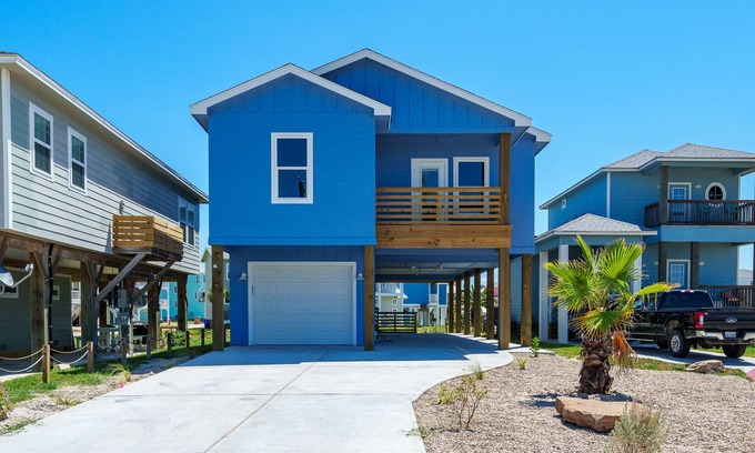 Bella Vista House | Shared Pool, Pet Friendly, Water View
