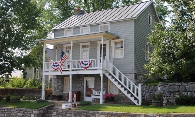 Sharpsburg House | Sharpsburg Retreat-Civil War Home Near Antietam Battlefield, C&O Canal Towpath