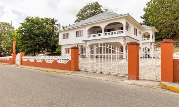 Ocho Rios Apartment | Shaw Park Gem Apt 12E
