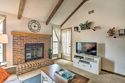 Shawnee Apartment | Shawnee Condo Less Than 10 Mi to Downtown Kansas City!