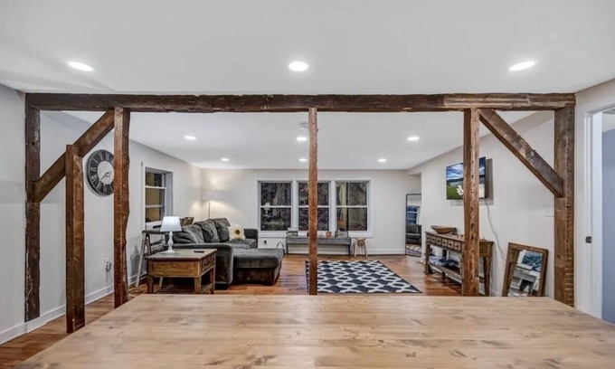 East Stroudsburg Apartment | Shawnee Village 3 Bedroom Cozy getaway in the Pocono Mts.