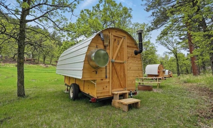 Hermosa House | Shepherd's Wagon #1 near Mt Rushmore