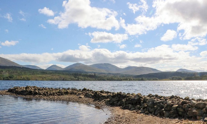 Invergarry Cottage | SHEPHERD’S COTTAGE, pet friendly, with open fire in Fort Augustus