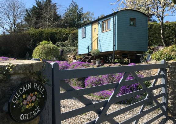 Cilcain House | Shepherds Hut in the Hills - Nr. Mold