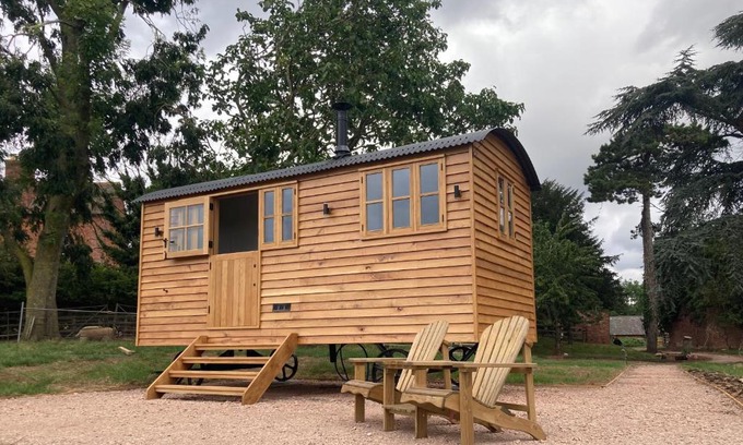 Newent Apartment | Shepherd’s Hut - The Mule