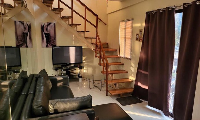 Balibago Apartment | Sheryll Escapes - Kandi Resort-type Spacious 1 BR loft with Netflix and free Housekeeping