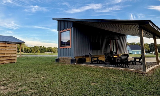 Arab Cabin | Shipping Container-6 Min to the Lake-Covered Boat Parking Unit 2