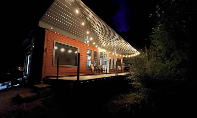 Stanton Cabin | Shipping Container Cabin in the Woods of Red River Gorge | Hot Tub | Secluded