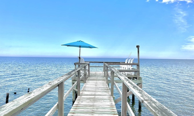 Deltaville House | Ships Watch On The Bay With Endless Water Views