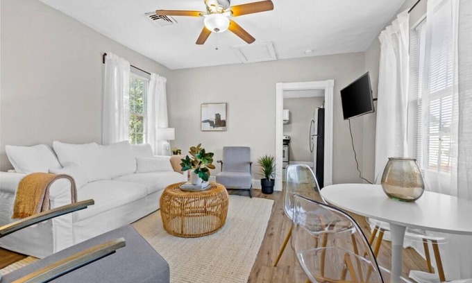 Portsmouth Apartment | Shipside Suite~Modern~ Fast WI-FI~Cozy
