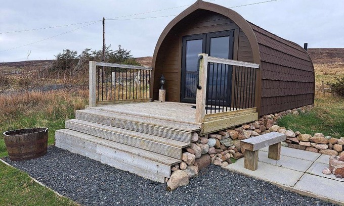 Melvaig Ski Chalet | Shiskine Pod