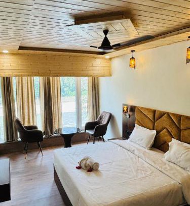 Khattalwada Hotel | Shiv Ganga & Pyass Restaurant