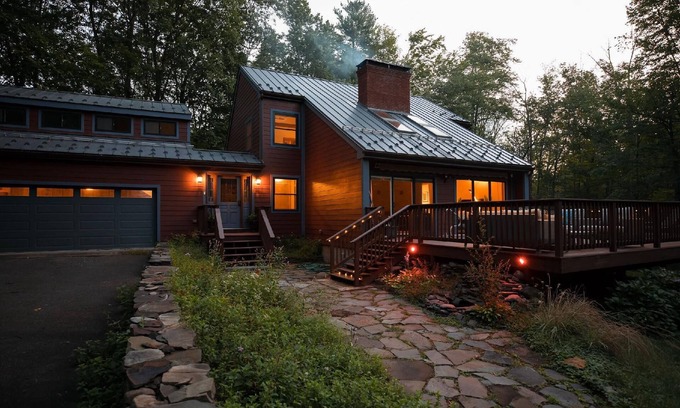 Shokan House | Shokan Lodge: Mid-Century Modern Getaway