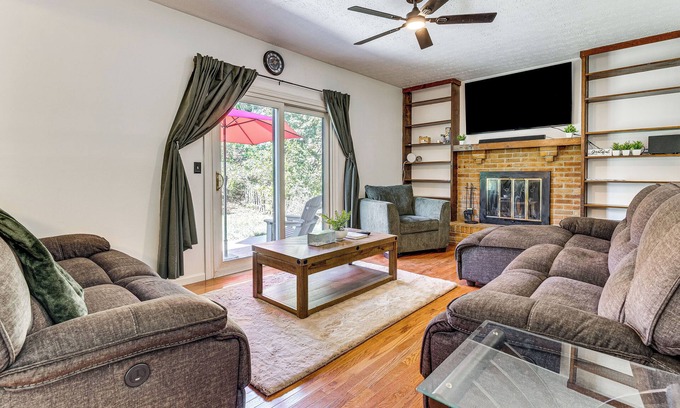 Pickerington House | Shop, Golf & Explore: Home 14 Mi to Columbus!