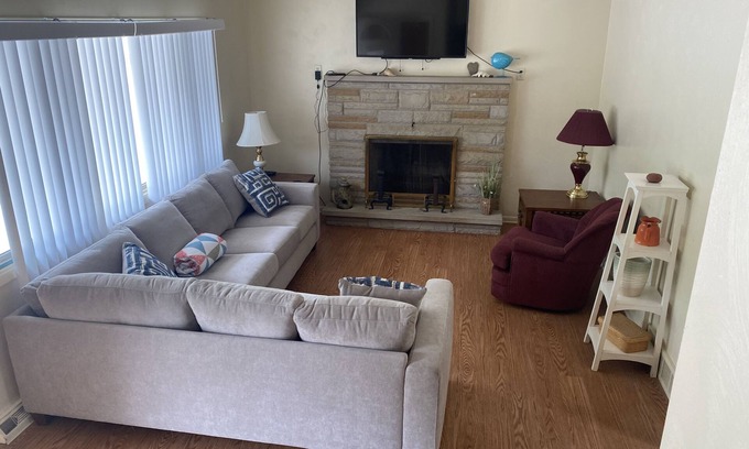 Geneva-on-the-Lake Condo | "Shore to Please" unit 2; Apartment on the Lake