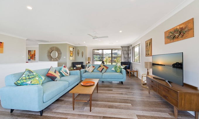Bonny Hills House | Shorebreak - Stunning Beachfront Location