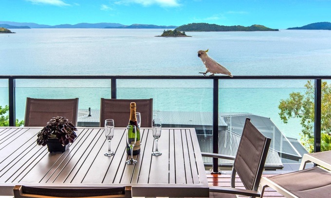 Hamilton Island Apartment | Shorelines 31 Hamilton Island - oceanviews, golf buggy and transfers