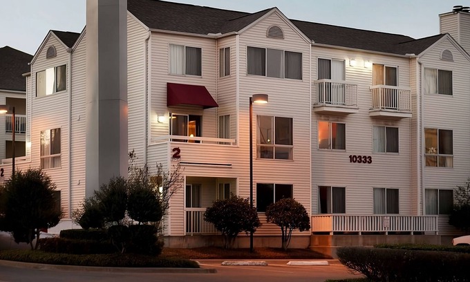 North Dallas Apartment | Short Drive to Addison Airport! 2 Large Suites W/ Full Kitchens & Living Areas!