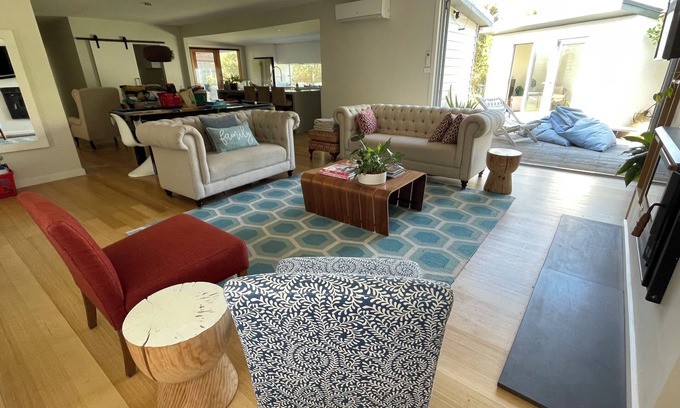 Rye House | Short flat 500 m walk to beach