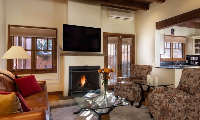 South Capitol House | Short stroll to the historic plaza, Canyon Road & Railyard District Restaurants